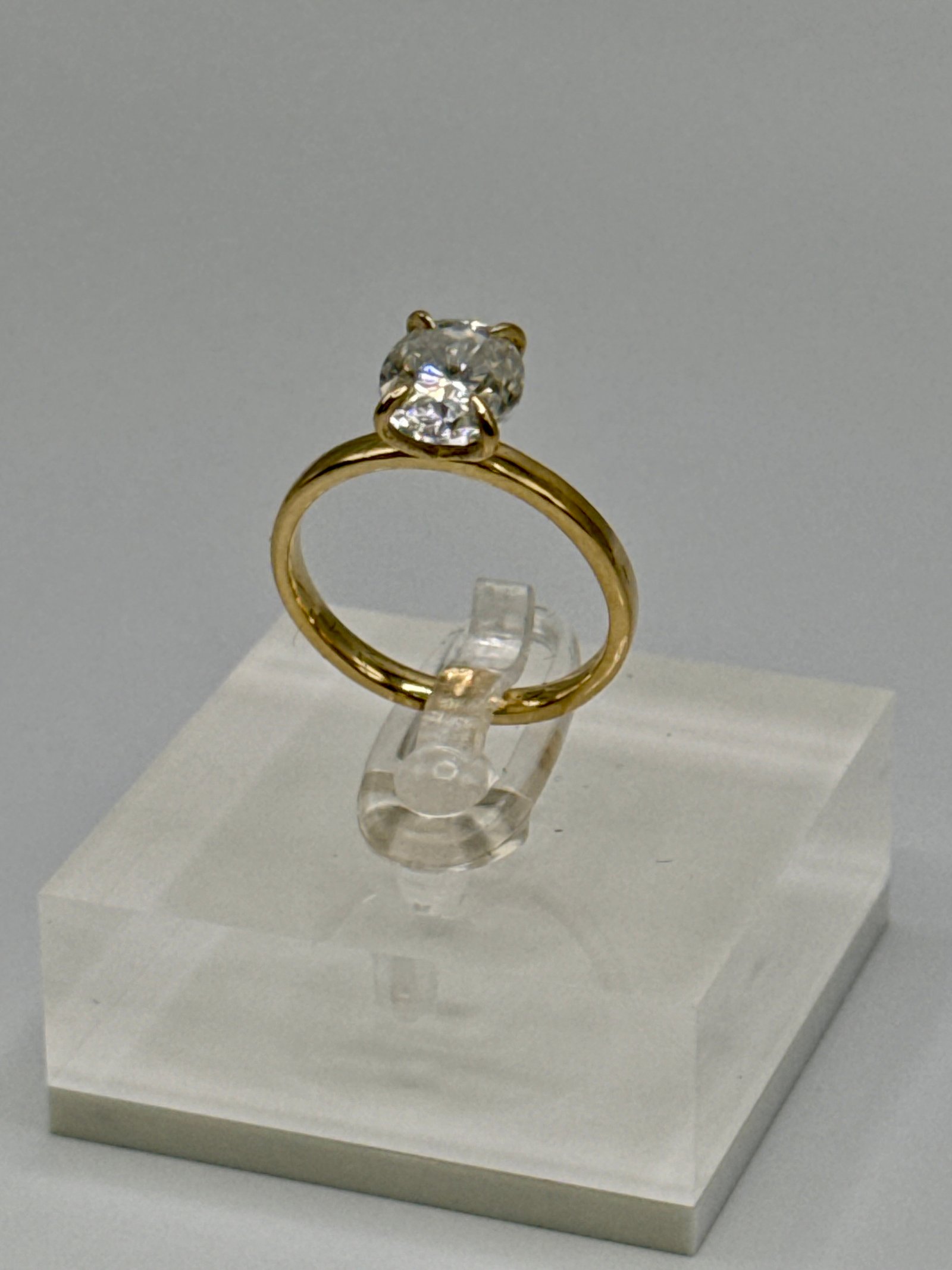 Solitaire ring with zircon